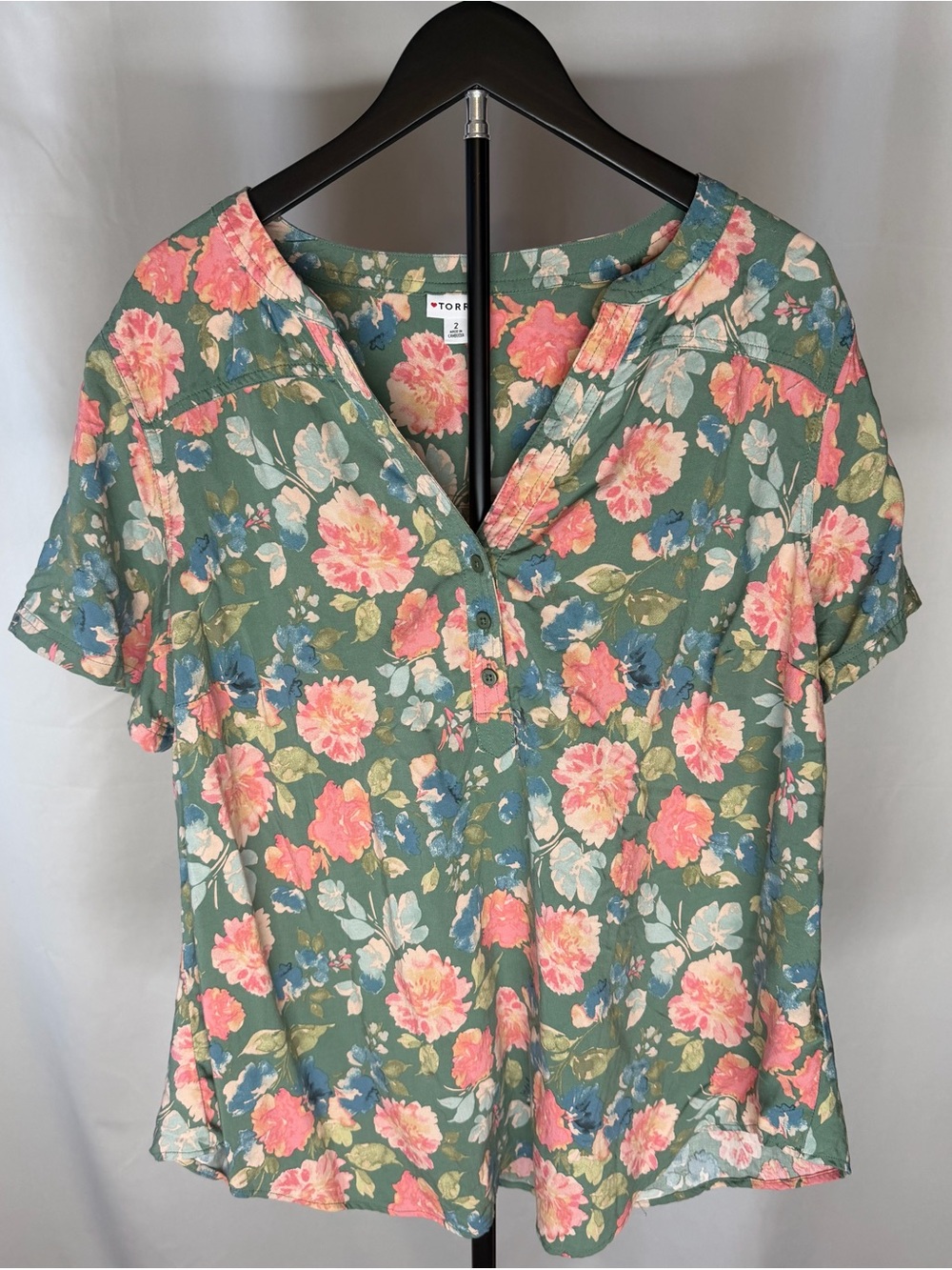 torrid Green Floral V-Neck Short Sleeve Blouse with Pink Blooms Floral Shirt